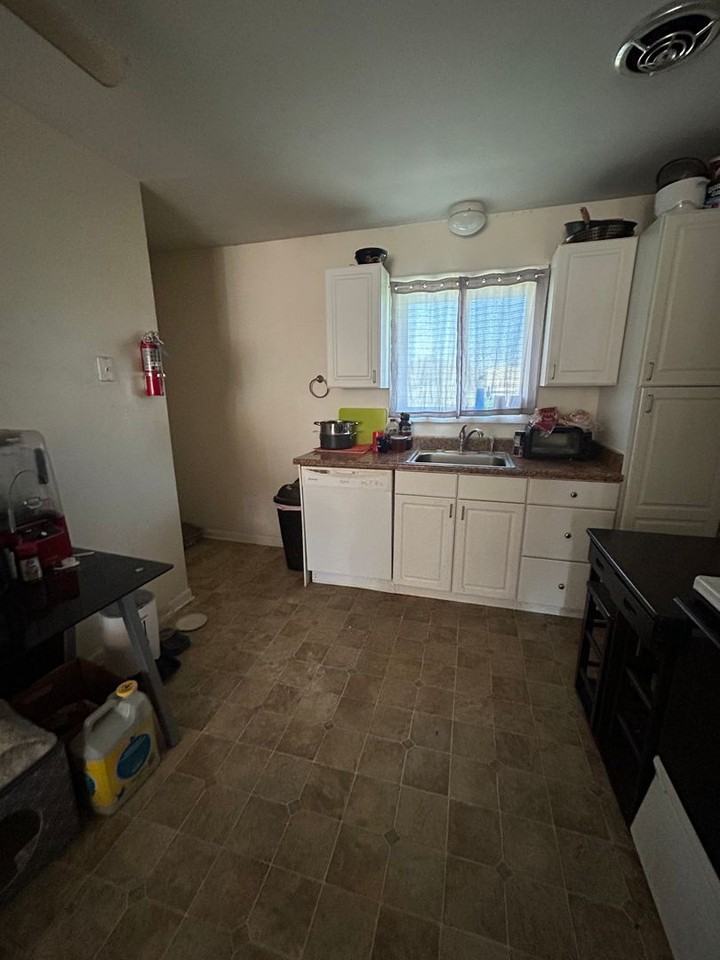 171 Suburban Ave - Photo 6 of 16