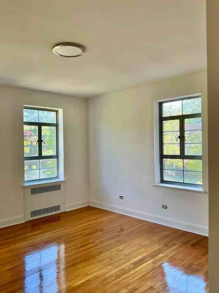 150 Greenway Ter - Photo 3 of 14