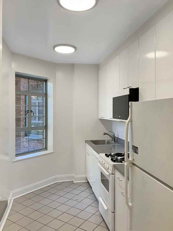 150 Greenway Ter - Photo 6 of 14