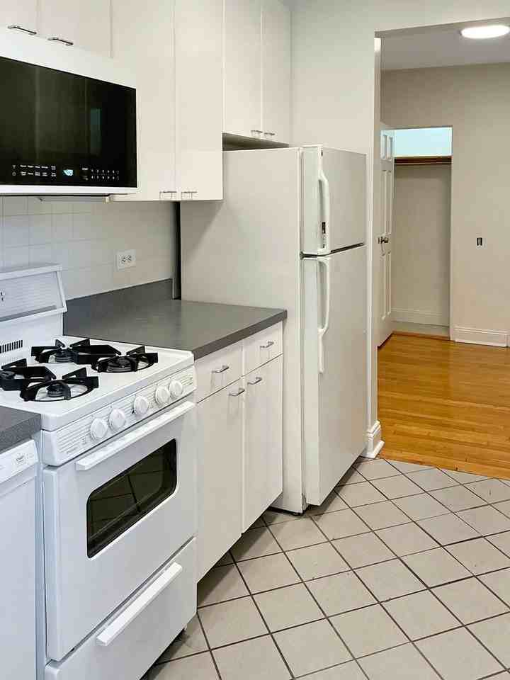 150 Greenway Ter - Photo 7 of 14