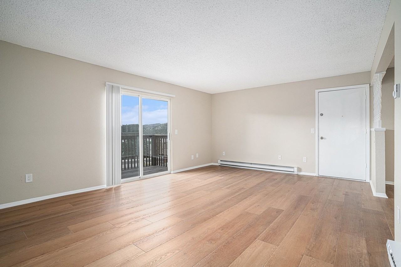 1262 Graves Avenue - Photo 4 of 11