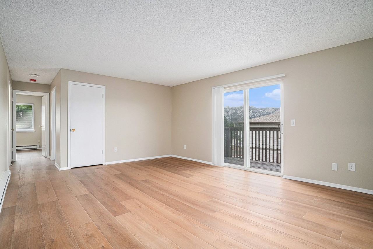 1262 Graves Avenue - Photo 5 of 11