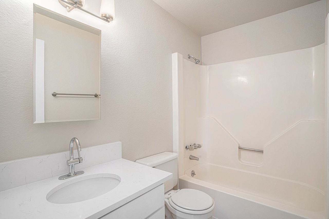 1262 Graves Avenue - Photo 6 of 11