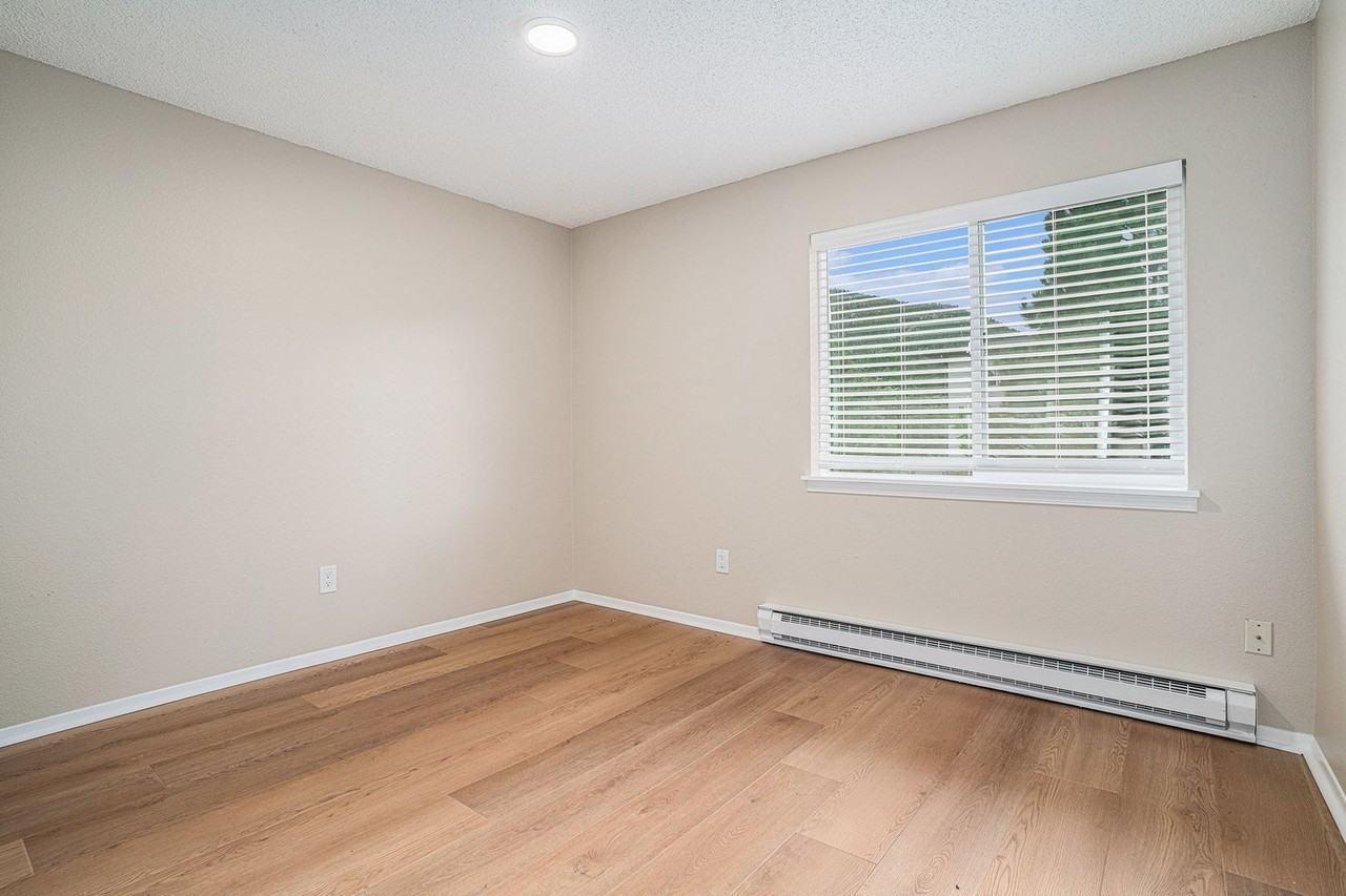 1262 Graves Avenue - Photo 7 of 11
