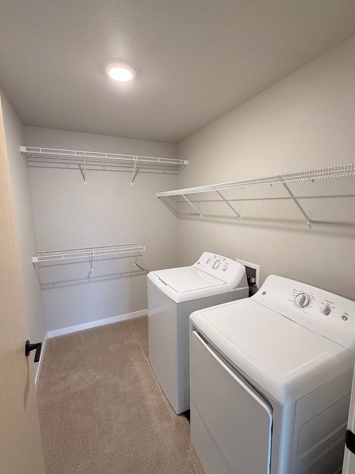 Midtown Apartments - Photo 4 of 13