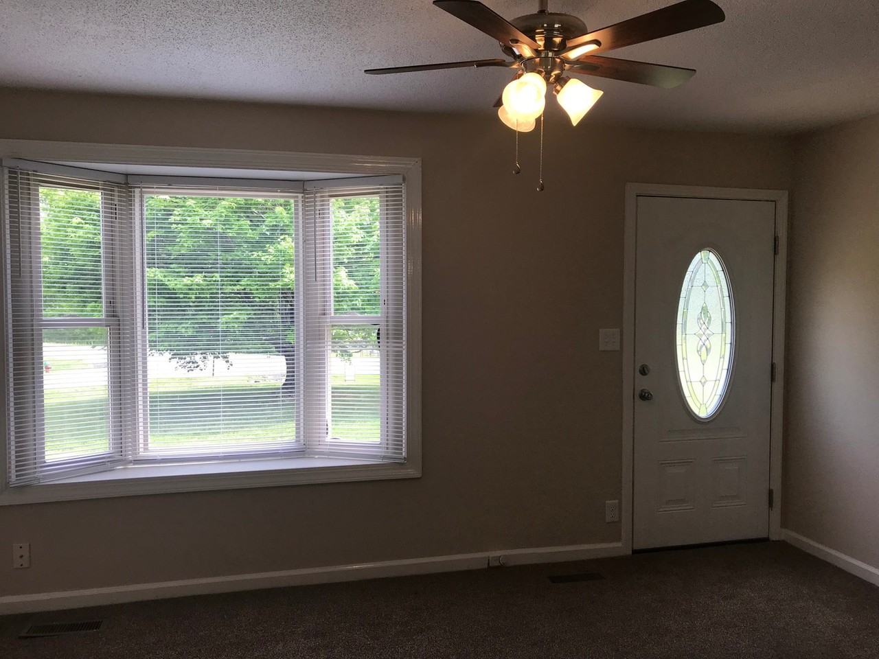 808 Bedford Dr - Photo 3 of 23