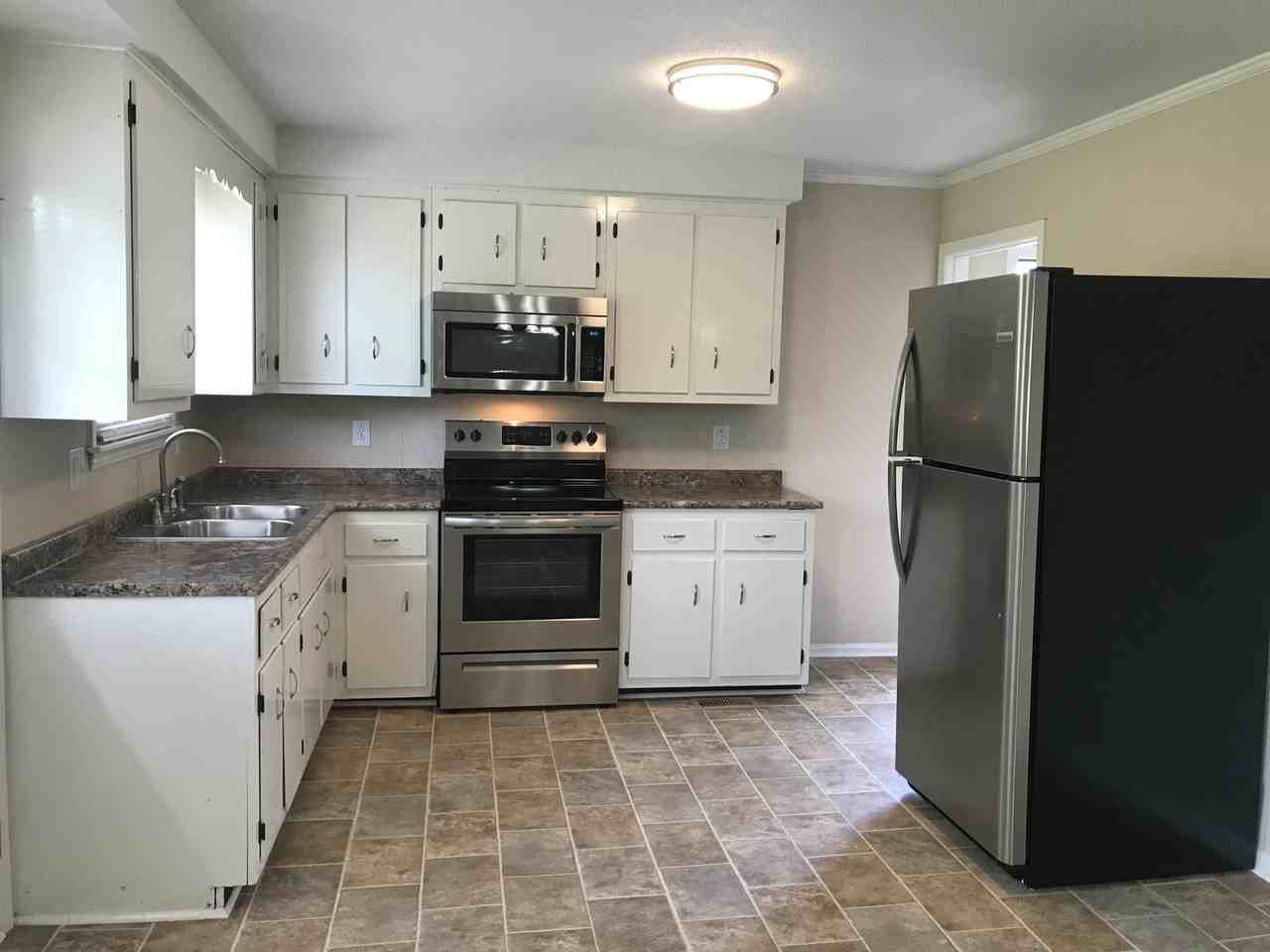 808 Bedford Dr - Photo 6 of 23