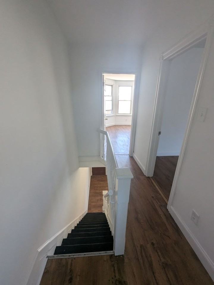2214 Yelland St - Photo 4 of 10