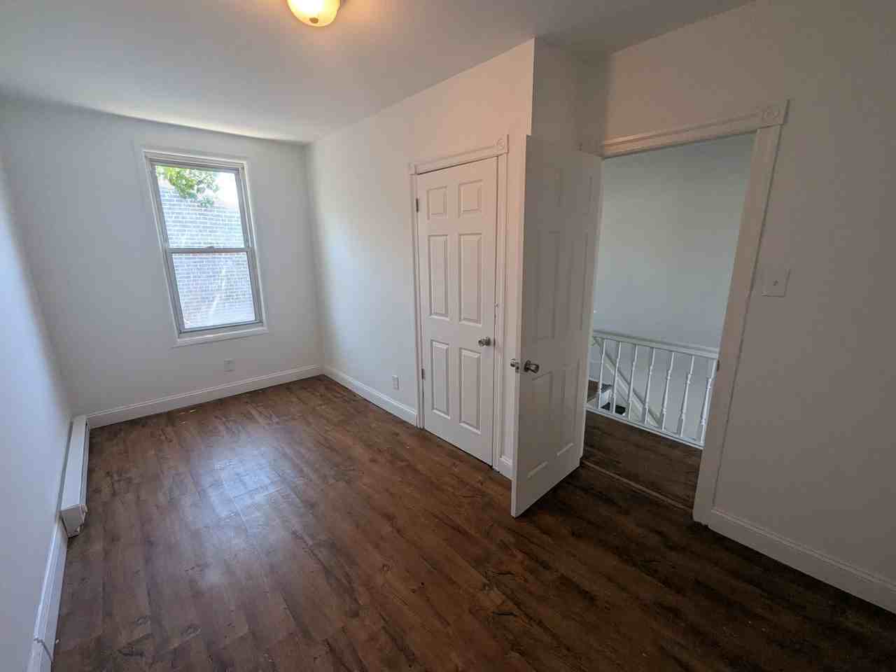 2214 Yelland St - Photo 5 of 10