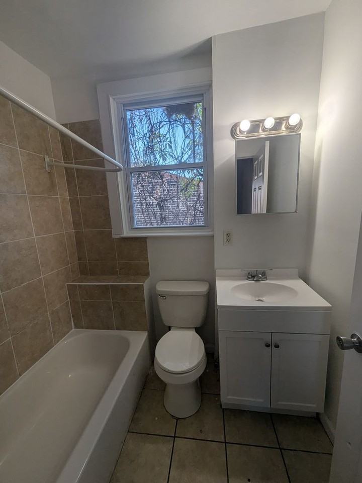 2214 Yelland St - Photo 6 of 10