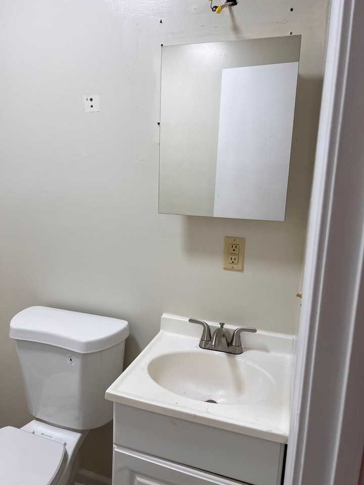 600 W Broad St - Photo 2 of 10