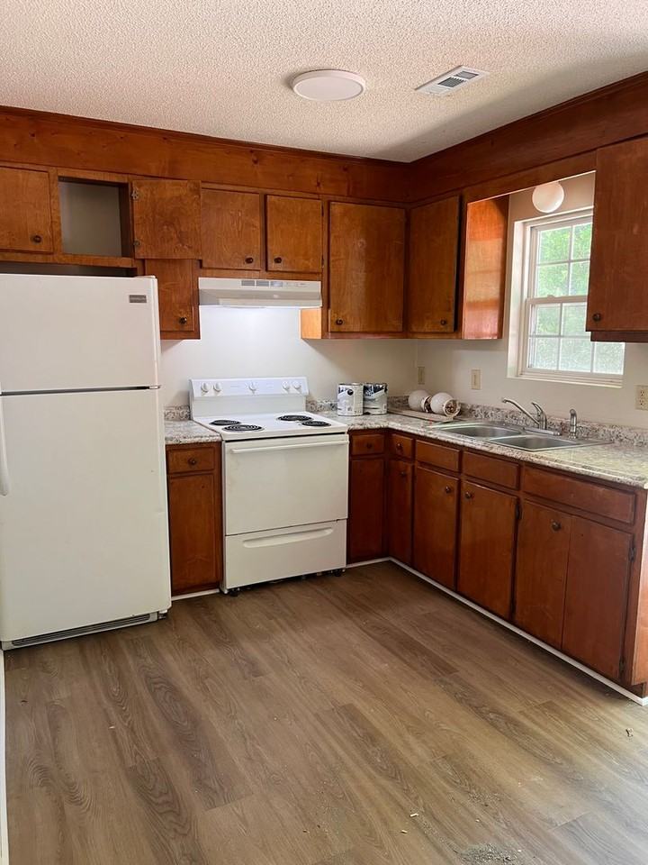 600 W Broad St - Photo 5 of 10