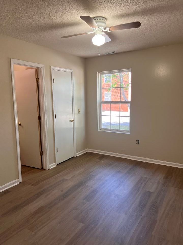 600 W Broad St - Photo 6 of 13