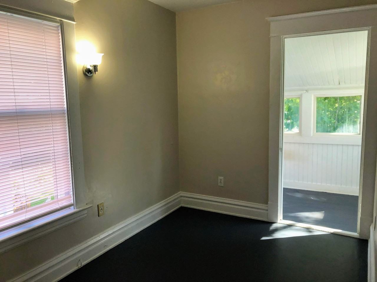 338 Hampton Ave Se - Photo 4 of 16