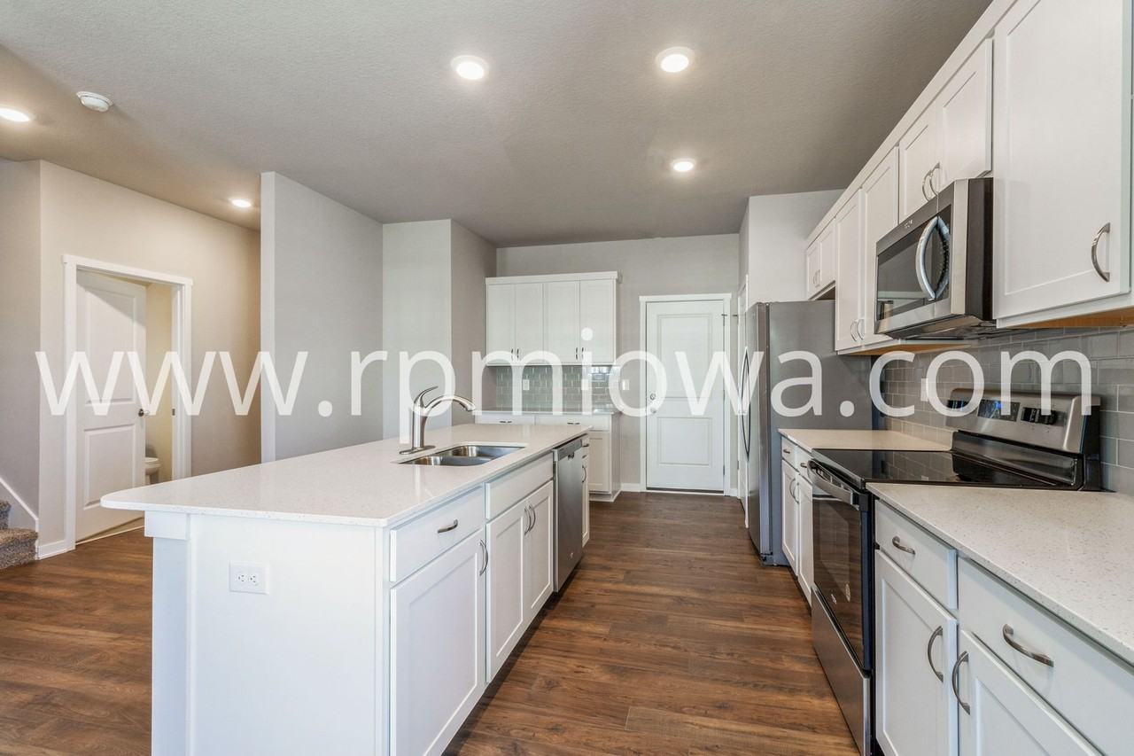 2403 Sw 23rd St - Photo 2 of 16