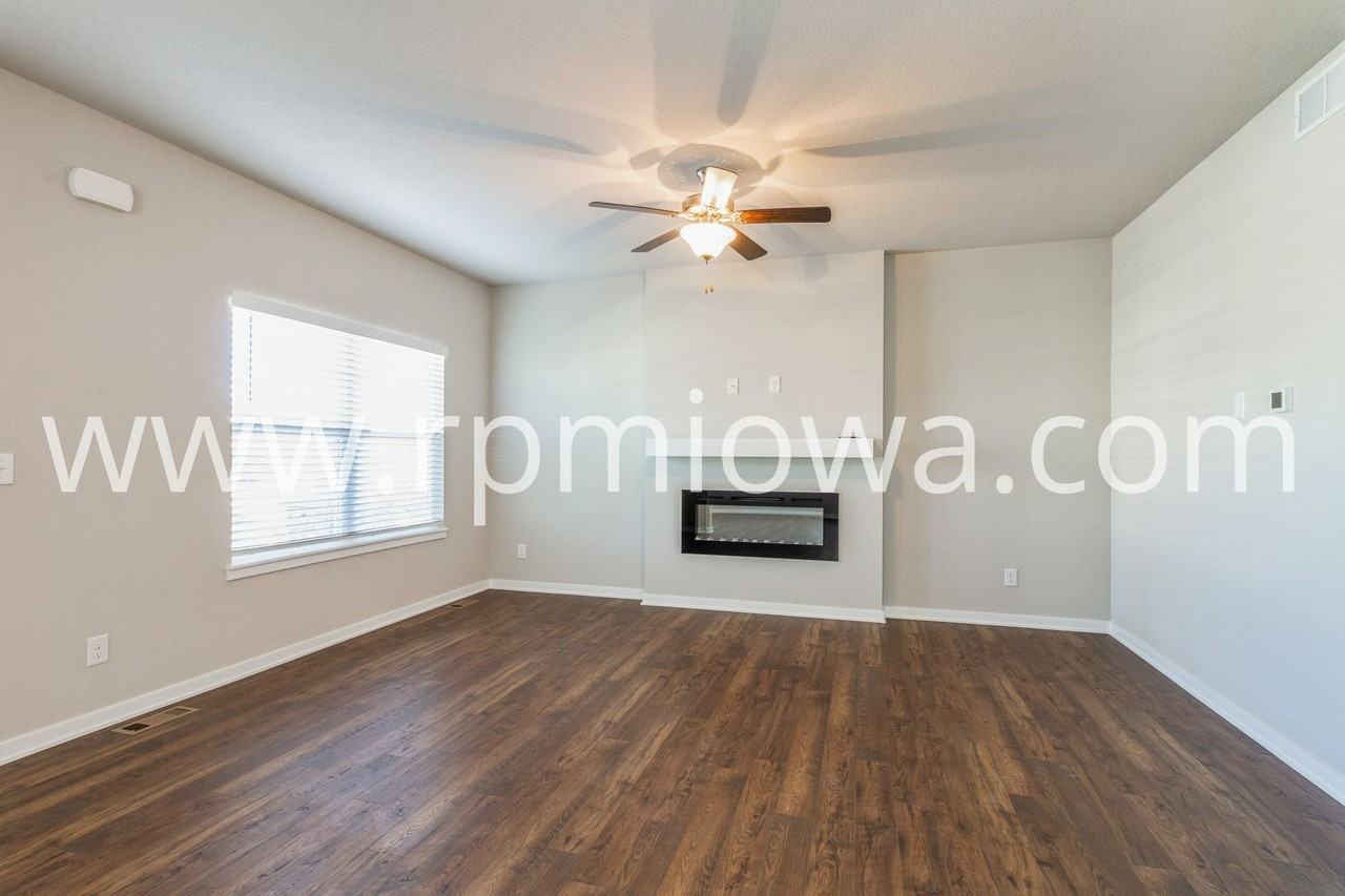 2403 Sw 23rd St - Photo 3 of 16