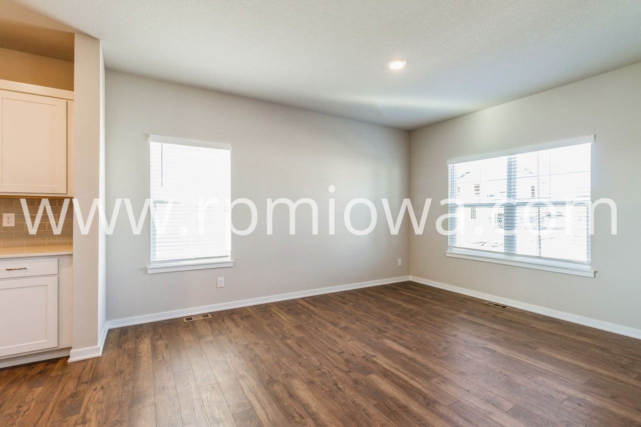 2403 Sw 23rd St - Photo 4 of 16