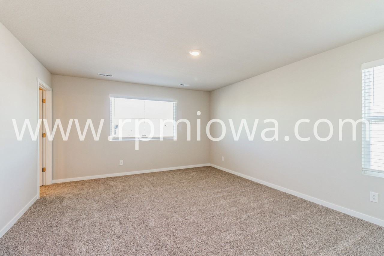 2403 Sw 23rd St - Photo 5 of 16