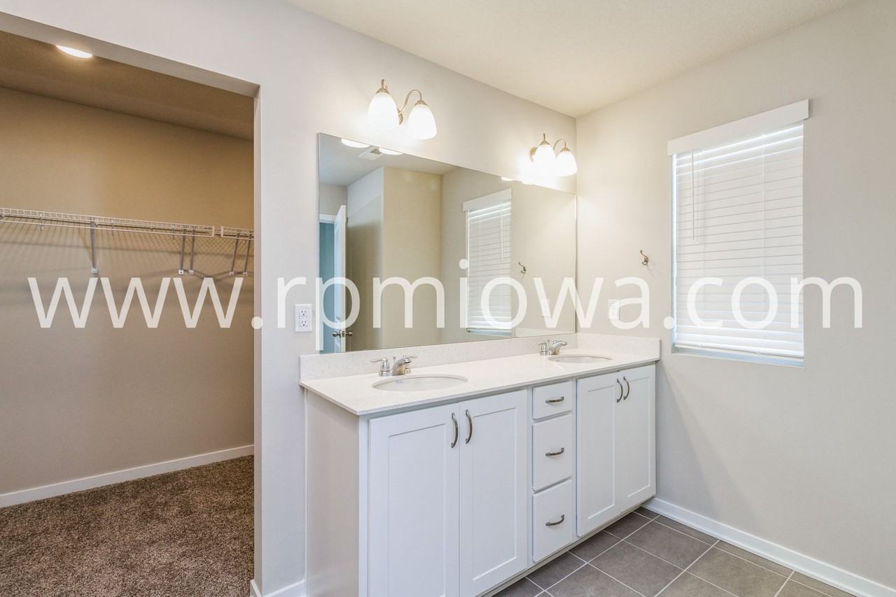 2403 Sw 23rd St - Photo 7 of 16