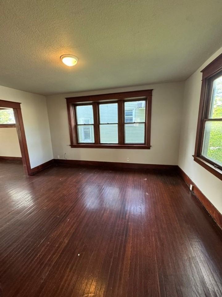 1307 Saint Marys Ave - Photo 3 of 10