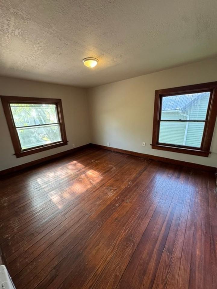 1307 Saint Marys Ave - Photo 6 of 10