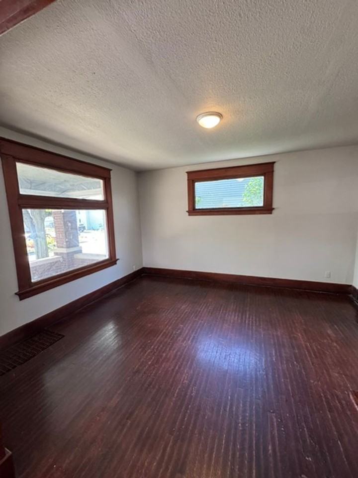 1307 Saint Marys Ave - Photo 7 of 10