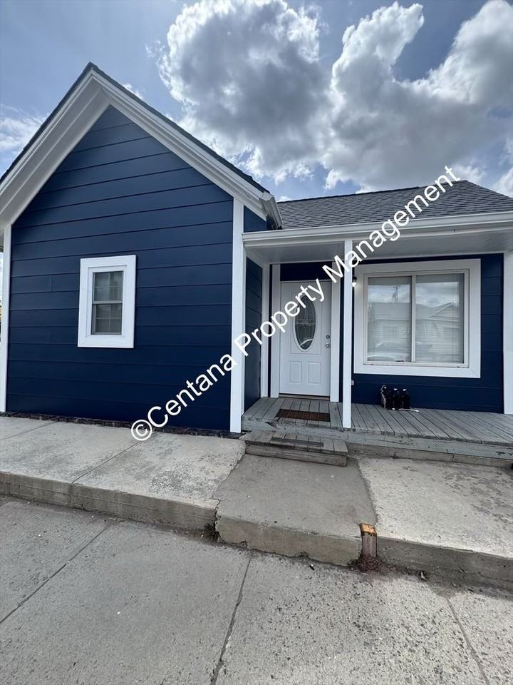 1322 E 2nd St - Photo 2 of 20