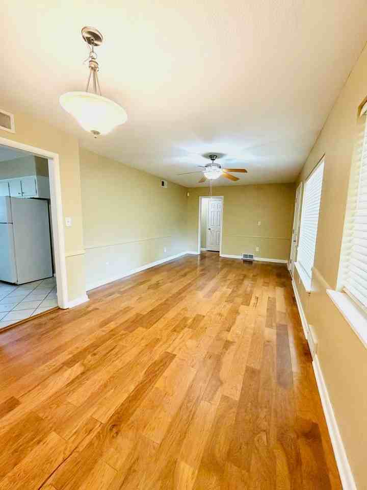 2025 Nw 46th St - Photo 4 of 13