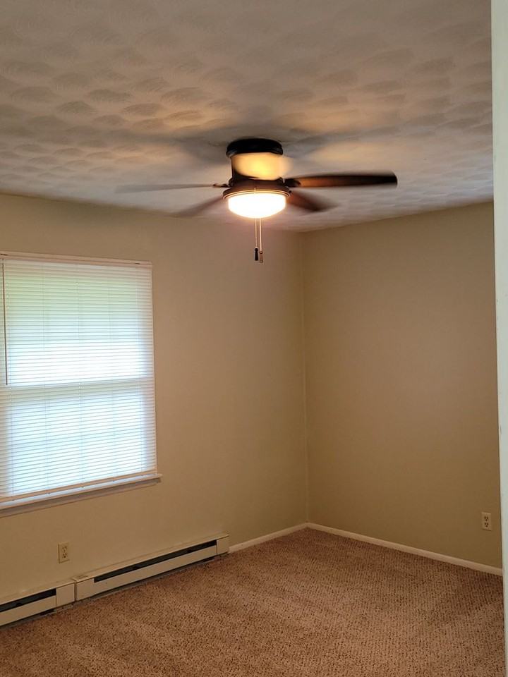 3915 S Orchard Ct - Photo 4 of 43