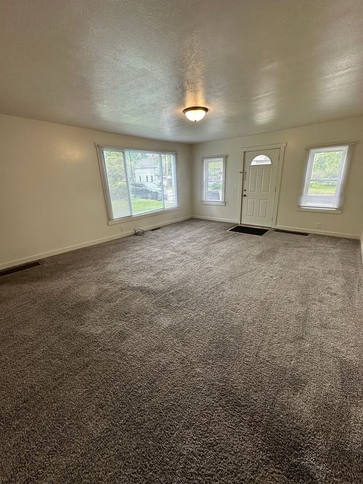 708 E Jefferson St - Photo 2 of 12