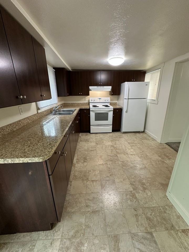 708 E Jefferson St - Photo 3 of 12