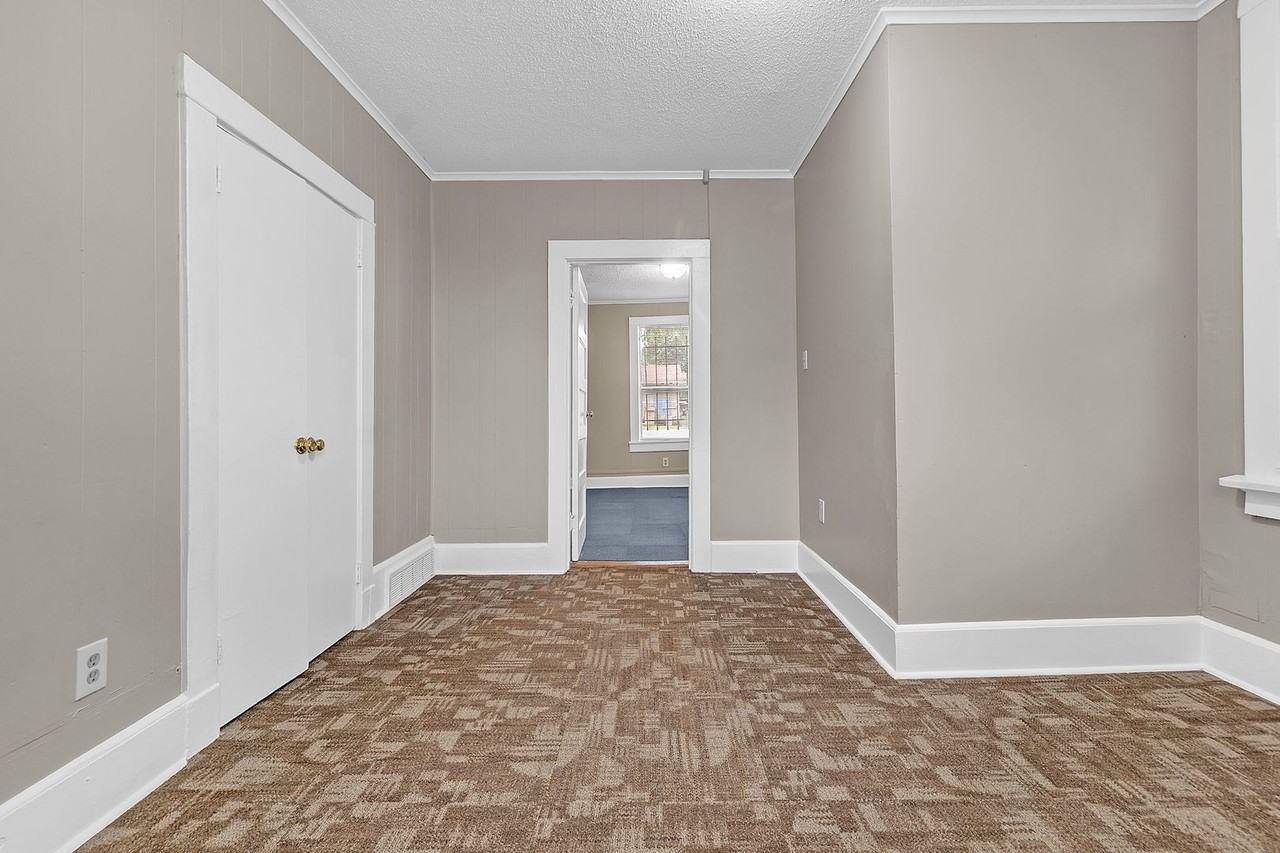 410 Boston St - Photo 4 of 15