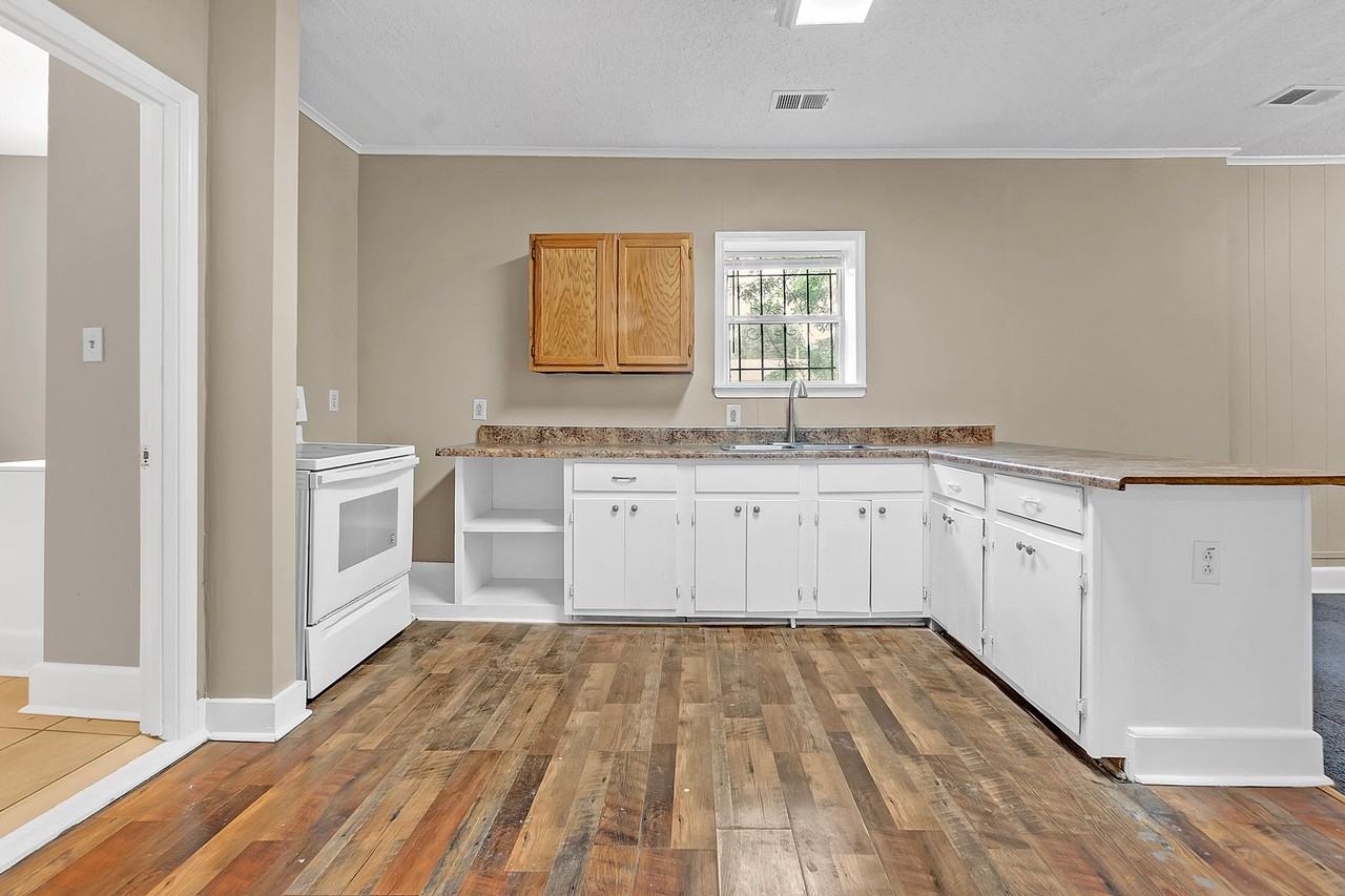 410 Boston St - Photo 5 of 15