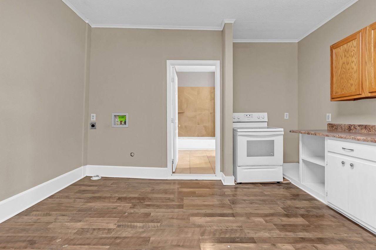 410 Boston St - Photo 6 of 15