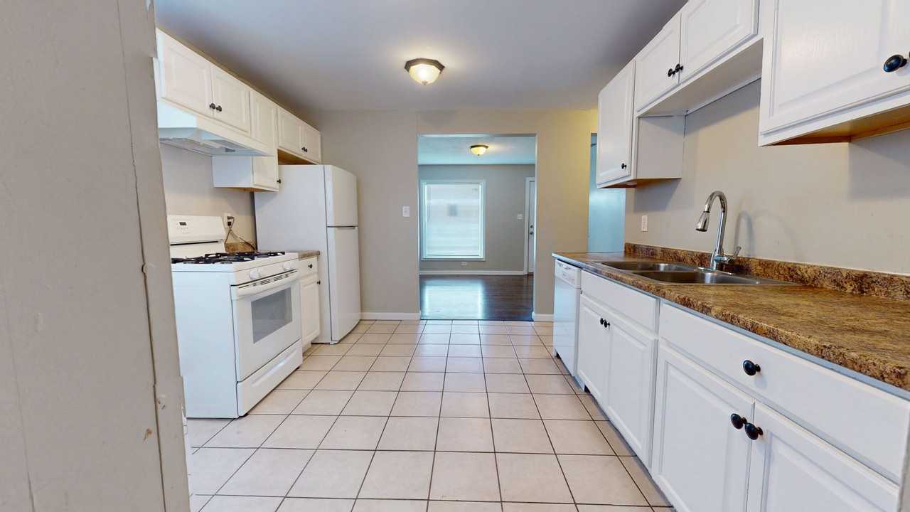 11076 Hudson Ave - Photo 3 of 14