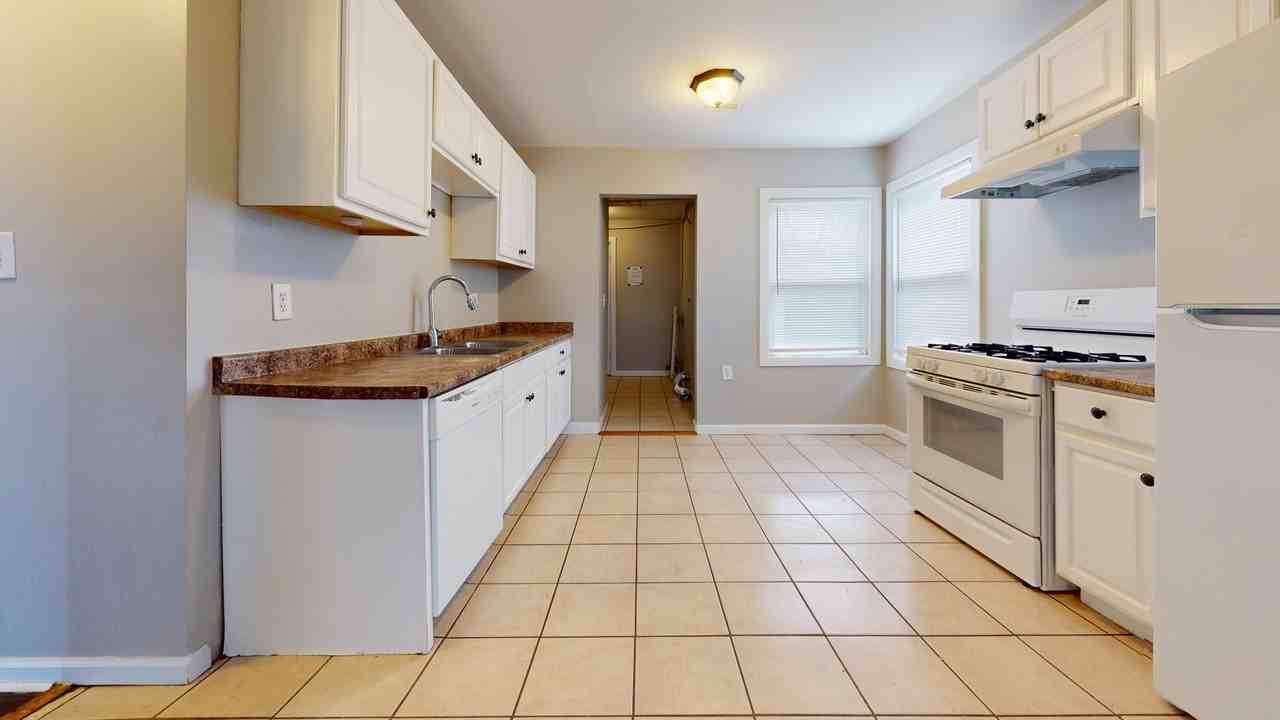 11076 Hudson Ave - Photo 4 of 14