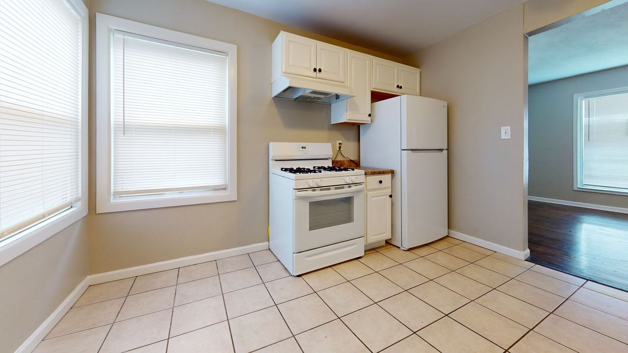 11076 Hudson Ave - Photo 5 of 14