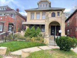 featured image of 2669 Glendale St
