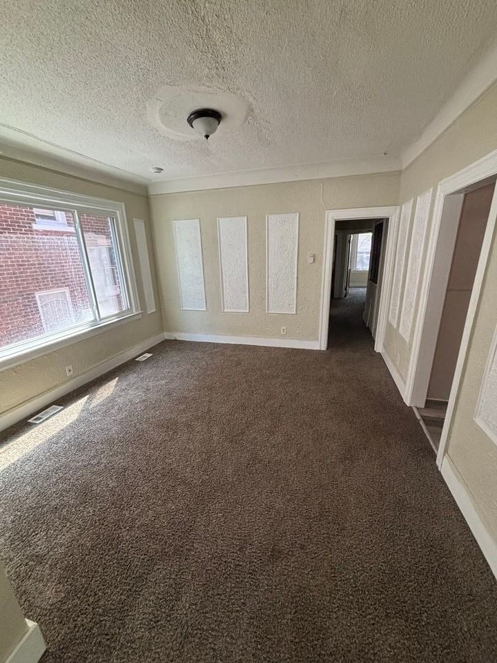 2669 Glendale St - Photo 3 of 9