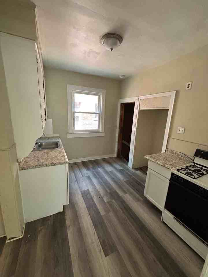 2669 Glendale St - Photo 4 of 9