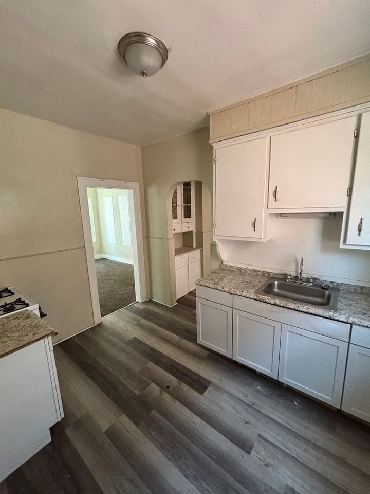 2669 Glendale St - Photo 5 of 9