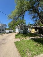 featured image of 2207 N Ellis St