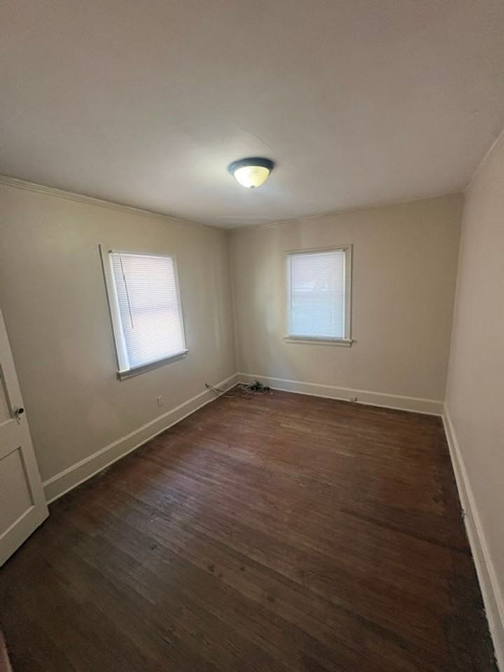 2207 N Ellis St - Photo 6 of 12