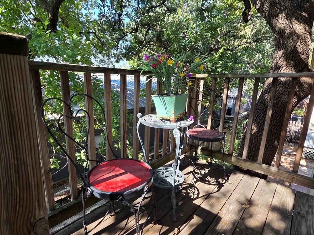 109 109 W Travis - Tree House - Photo 3 of 11