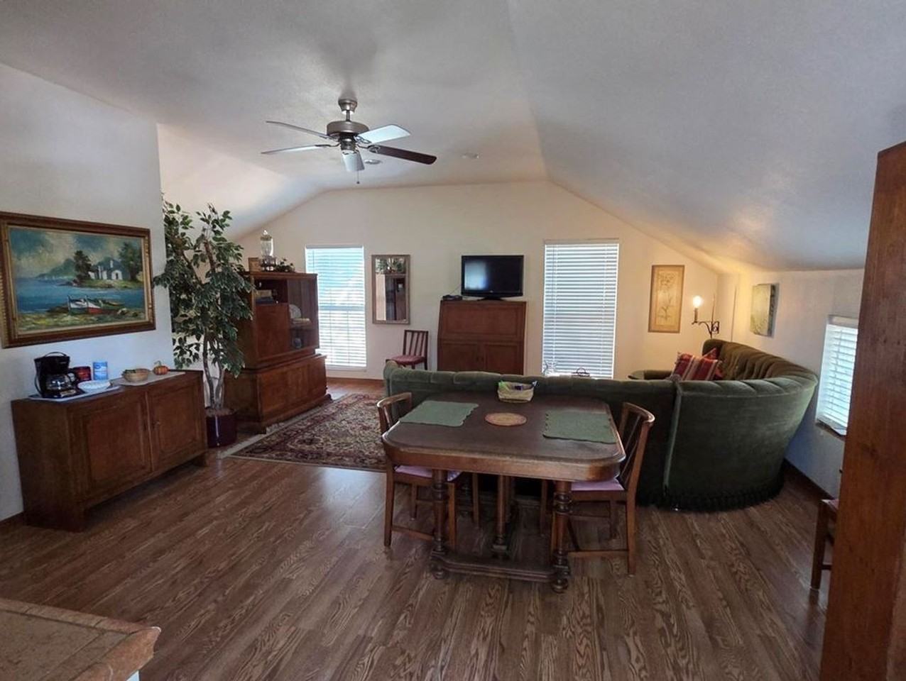 109 109 W Travis - Tree House - Photo 5 of 11