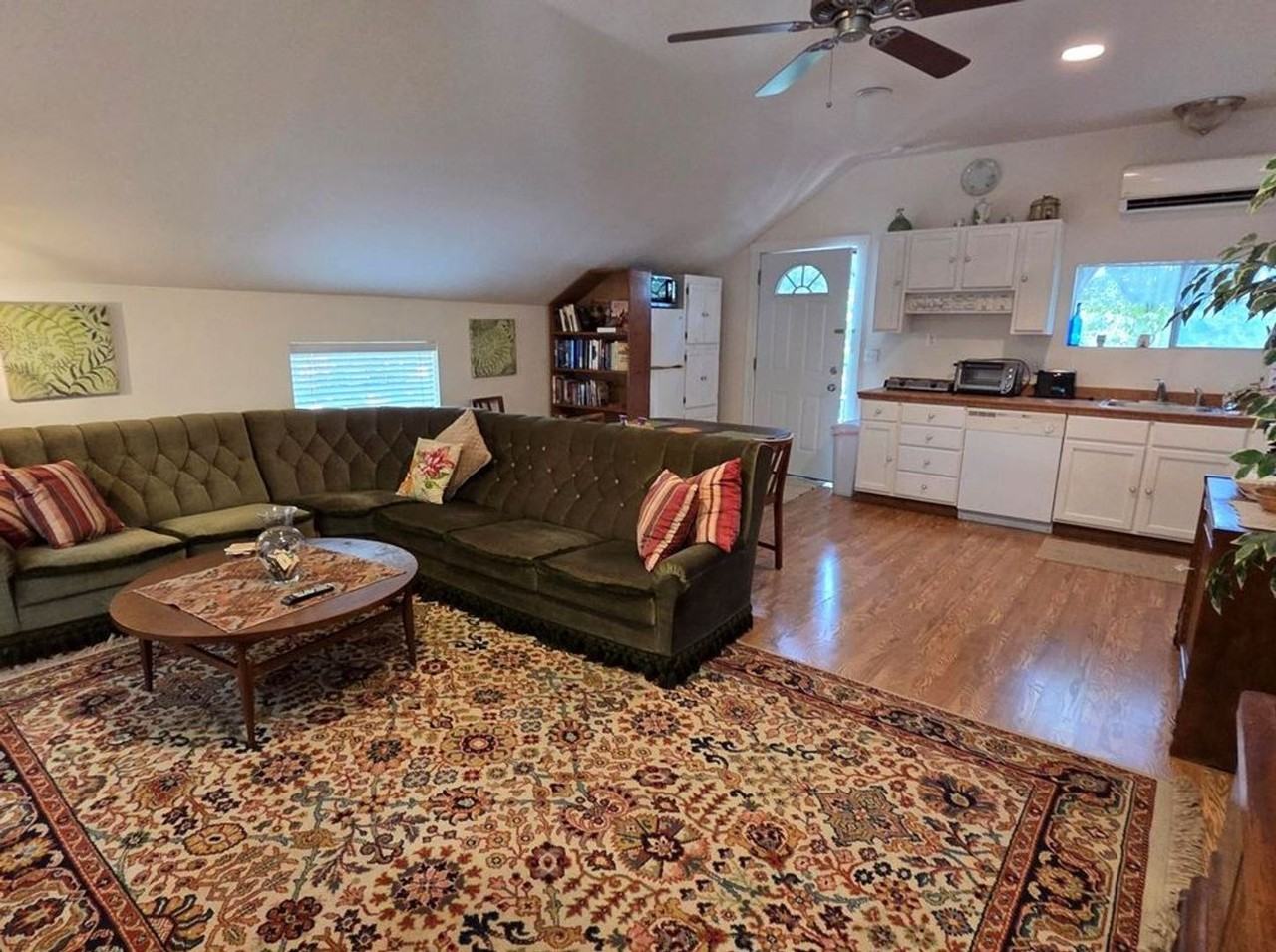 109 109 W Travis - Tree House - Photo 6 of 11