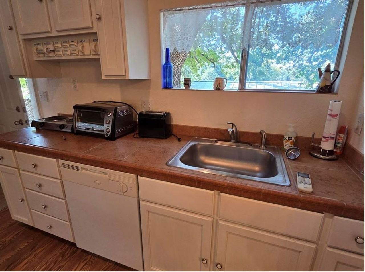 109 109 W Travis - Tree House - Photo 7 of 11