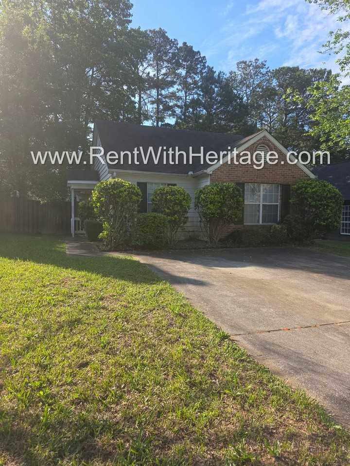 1484 Cain Ct N - Photo 3 of 26