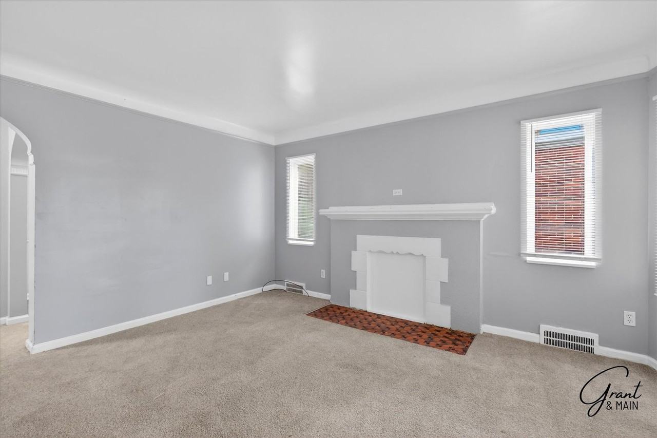 10644 Stratman St - Photo 2 of 20