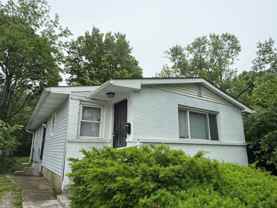 3149 N Gladstone Ave - Photo 1 of 1